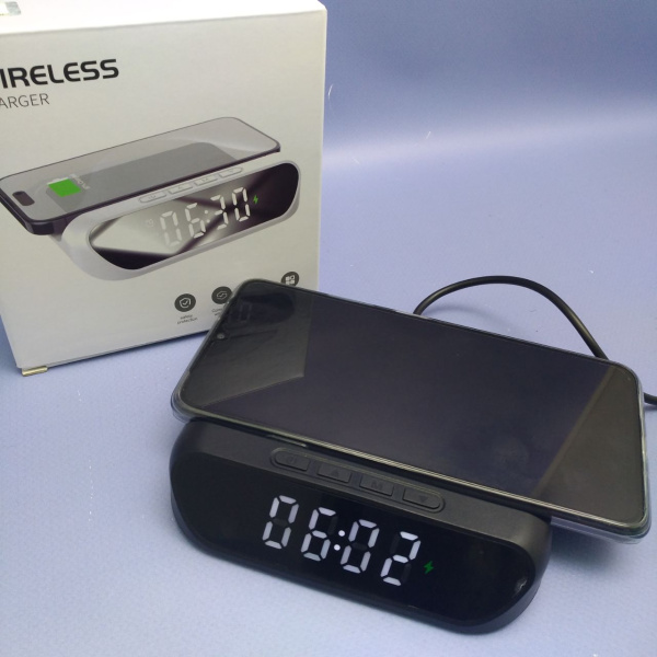 Часы настольные с функцией беспроводной зарядки и будильником